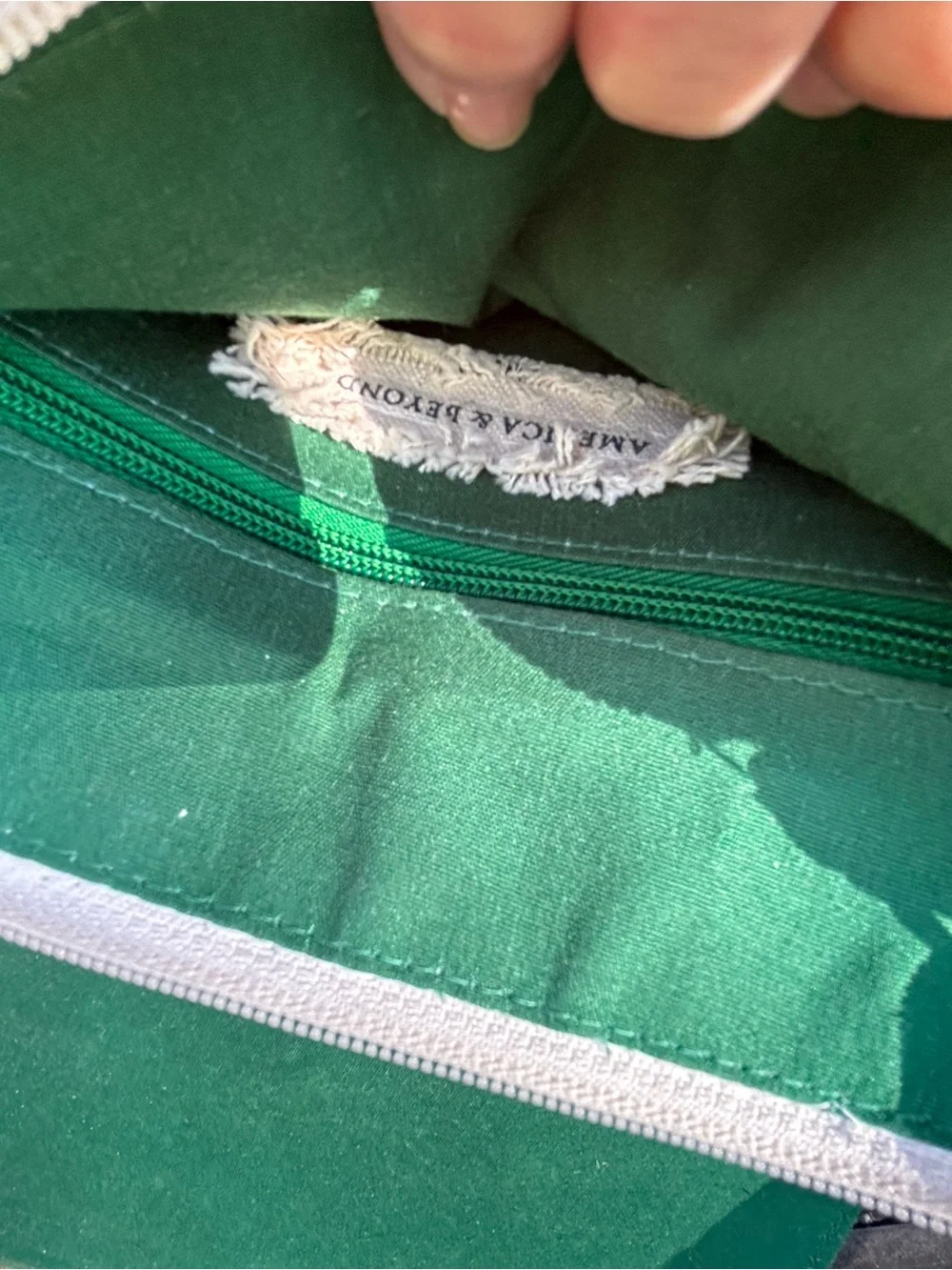 America and beyond Gorgeous Beaded White Shoulder Bag with Green black Accents